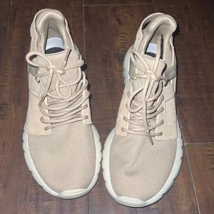 Slight worn Cu4tro beige shoes